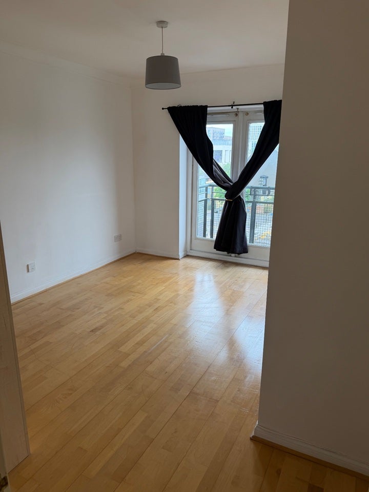 Flat Wesley Avenue in Greater London