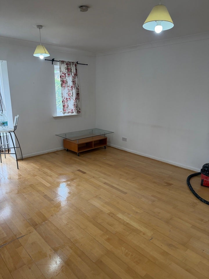 Flat Wesley Avenue in Greater London