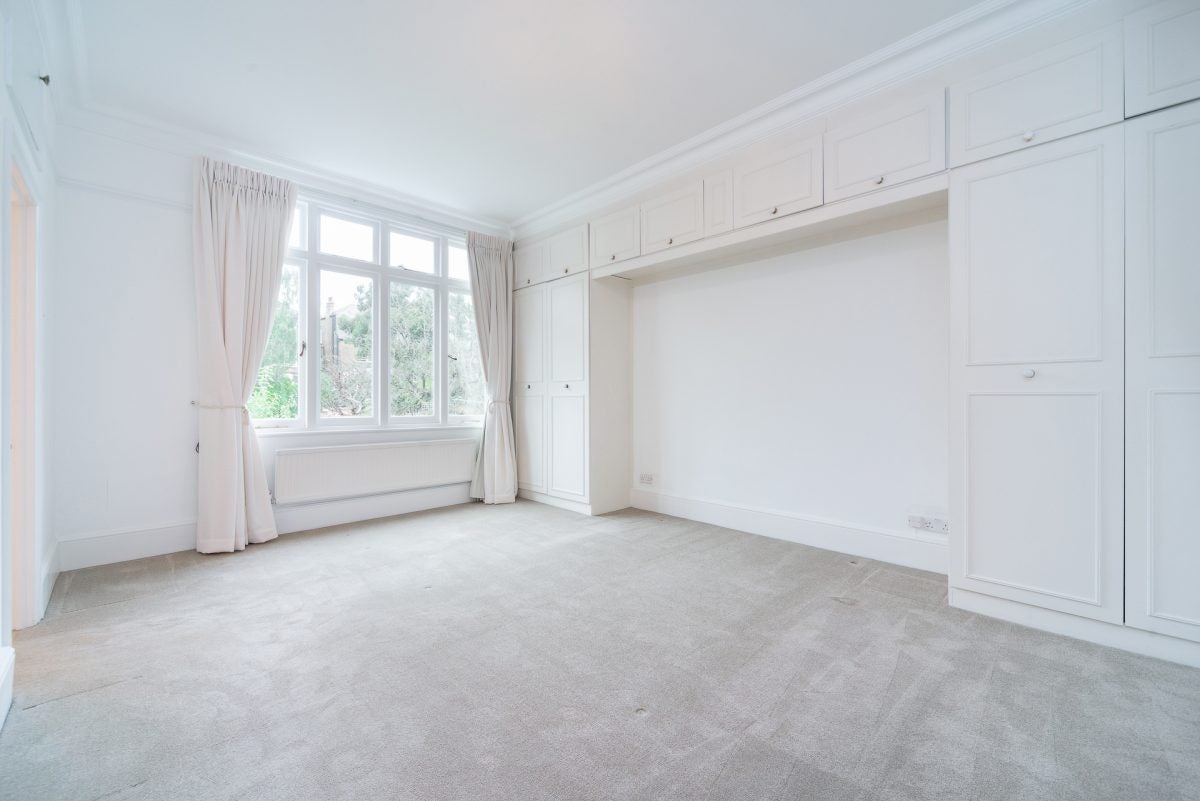 Flat Heath Drive in Greater London