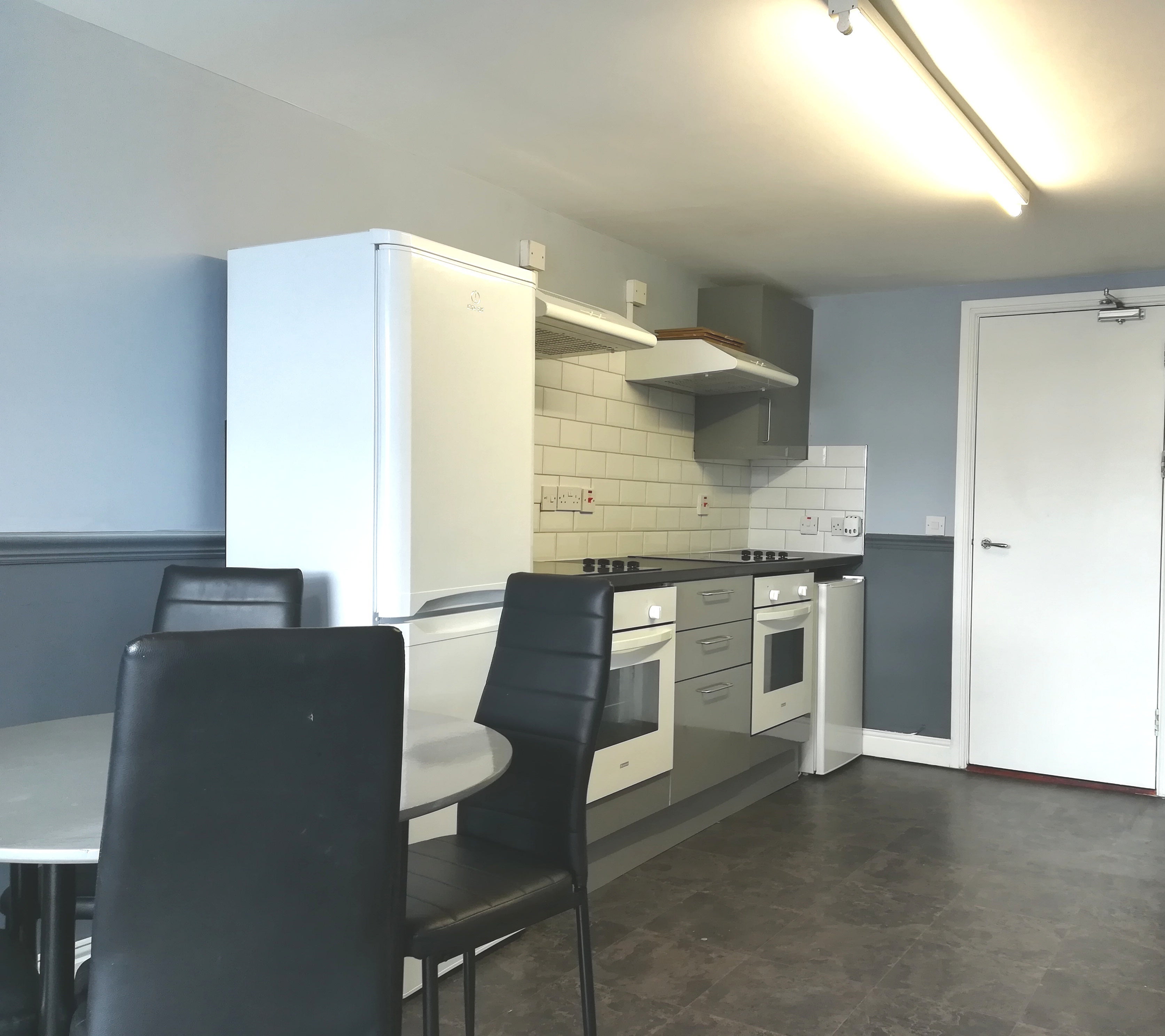 Room Uplands Crescent in Swansea