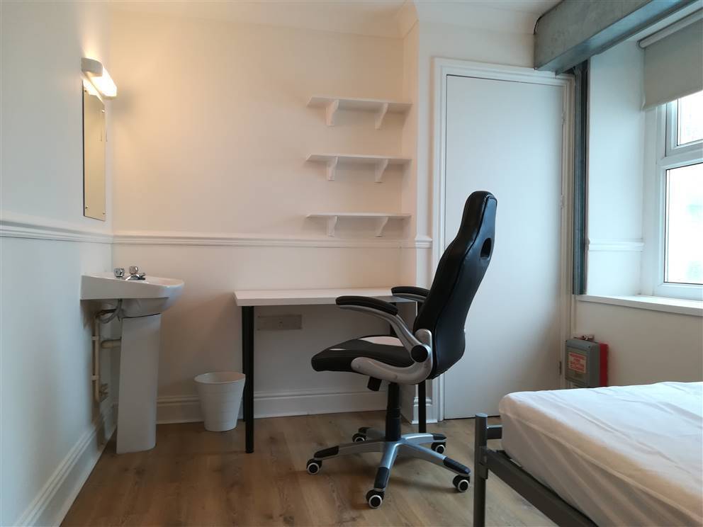 Room Uplands Crescent in Swansea