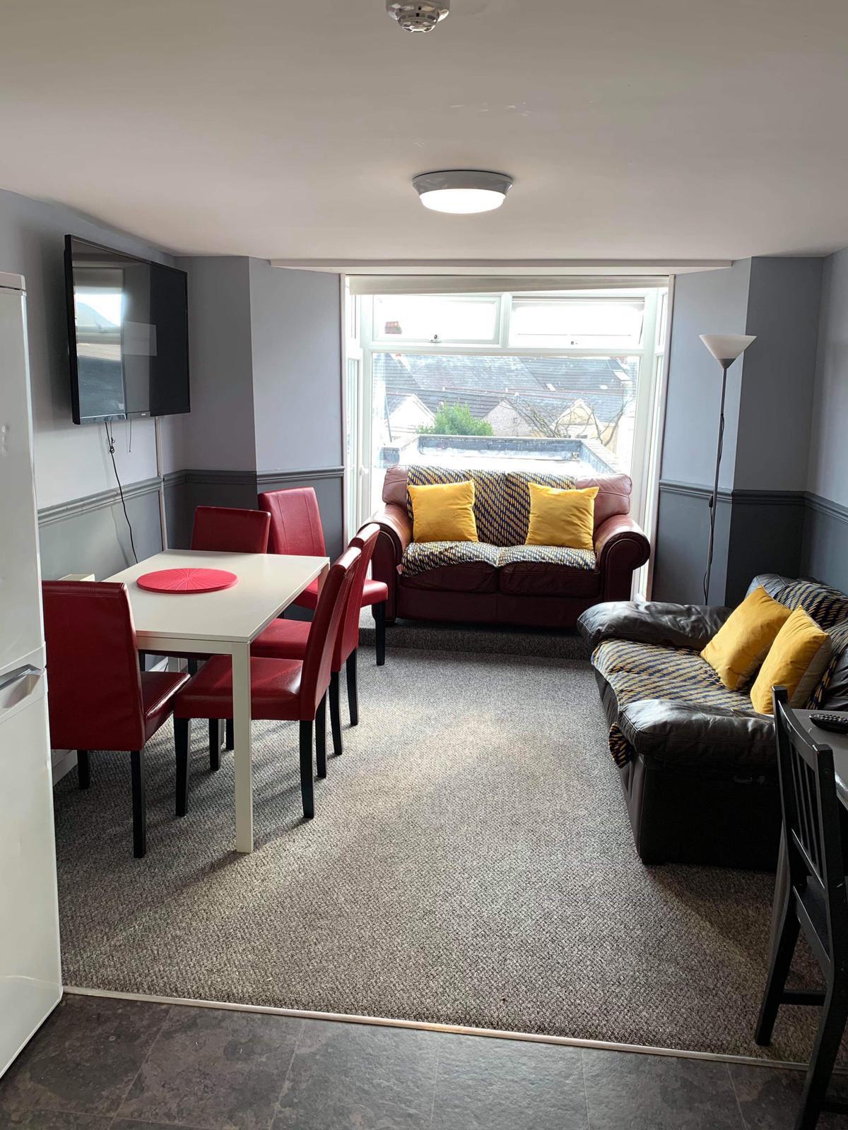 Room Uplands Crescent in Swansea