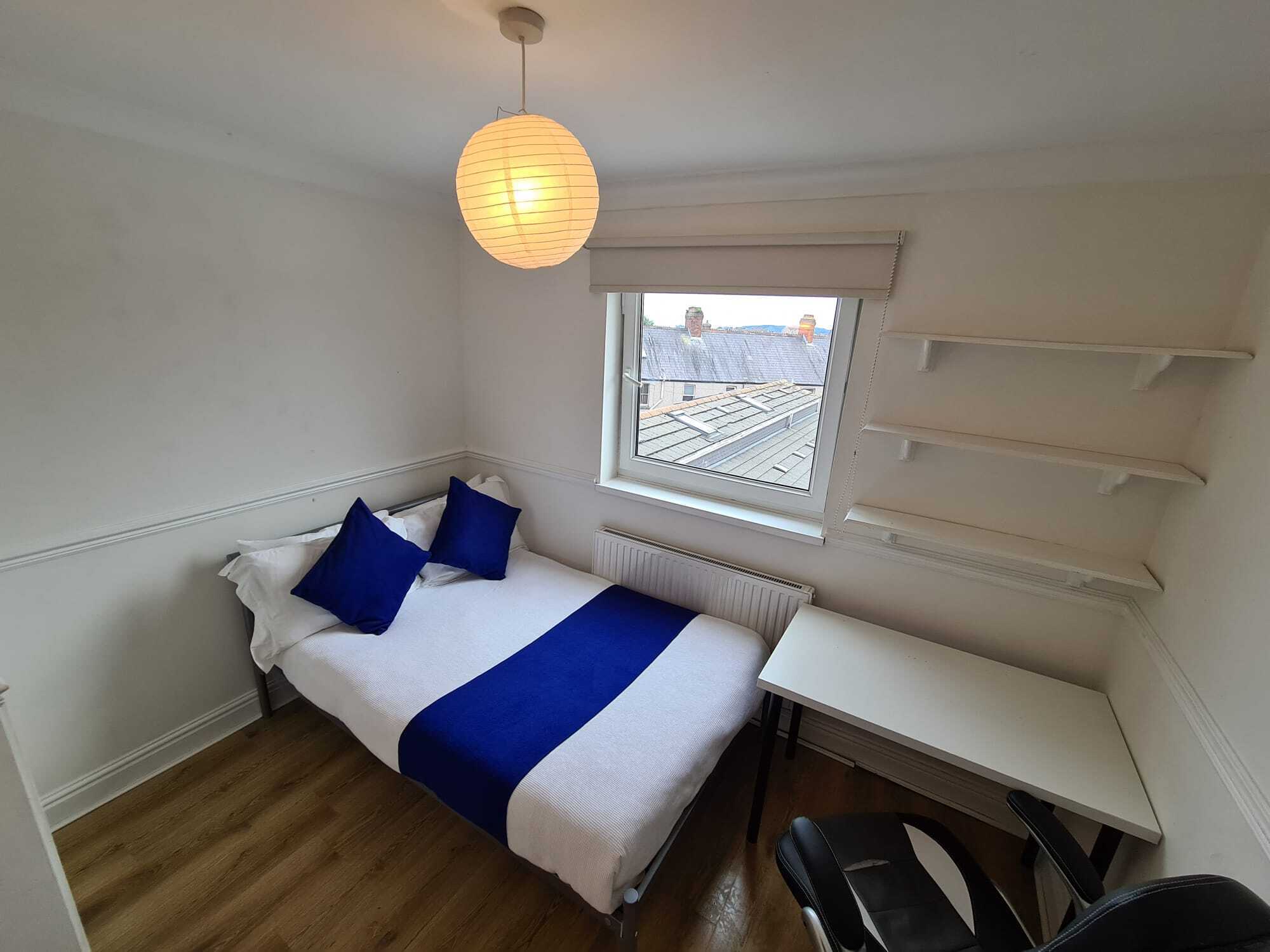 Room Uplands Crescent in Swansea