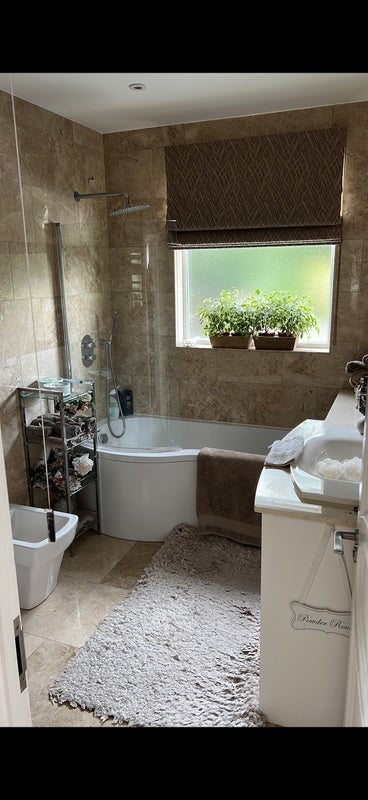 Room Ridge Avenue in Greater London