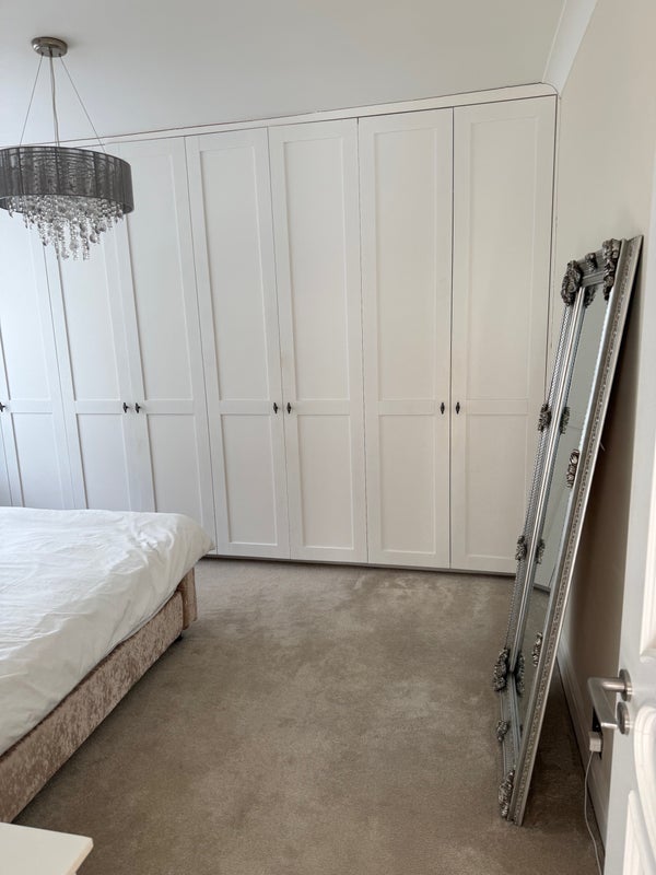 Room Ridge Avenue in Greater London