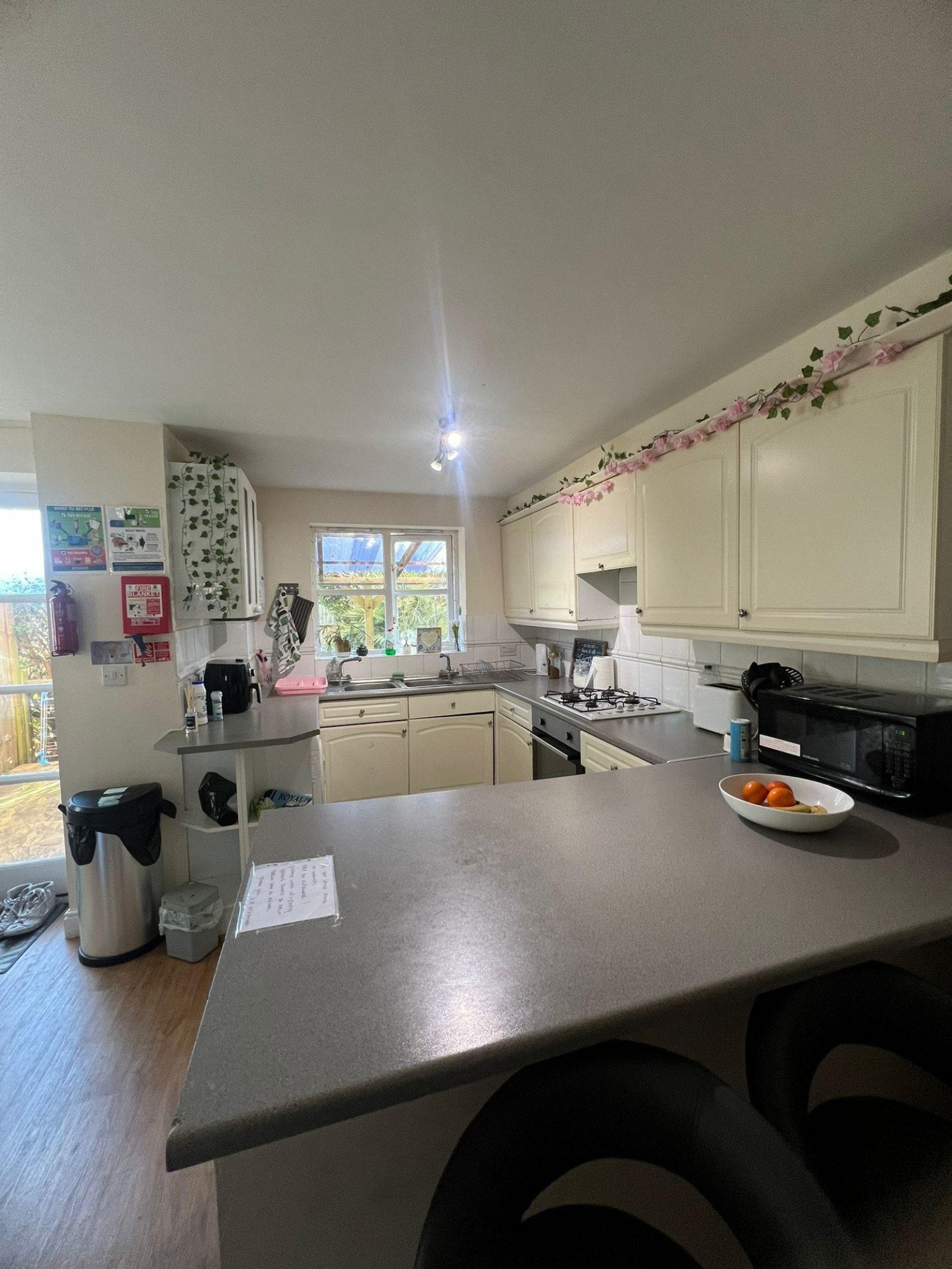 Room Willow Way in Rushmoor
