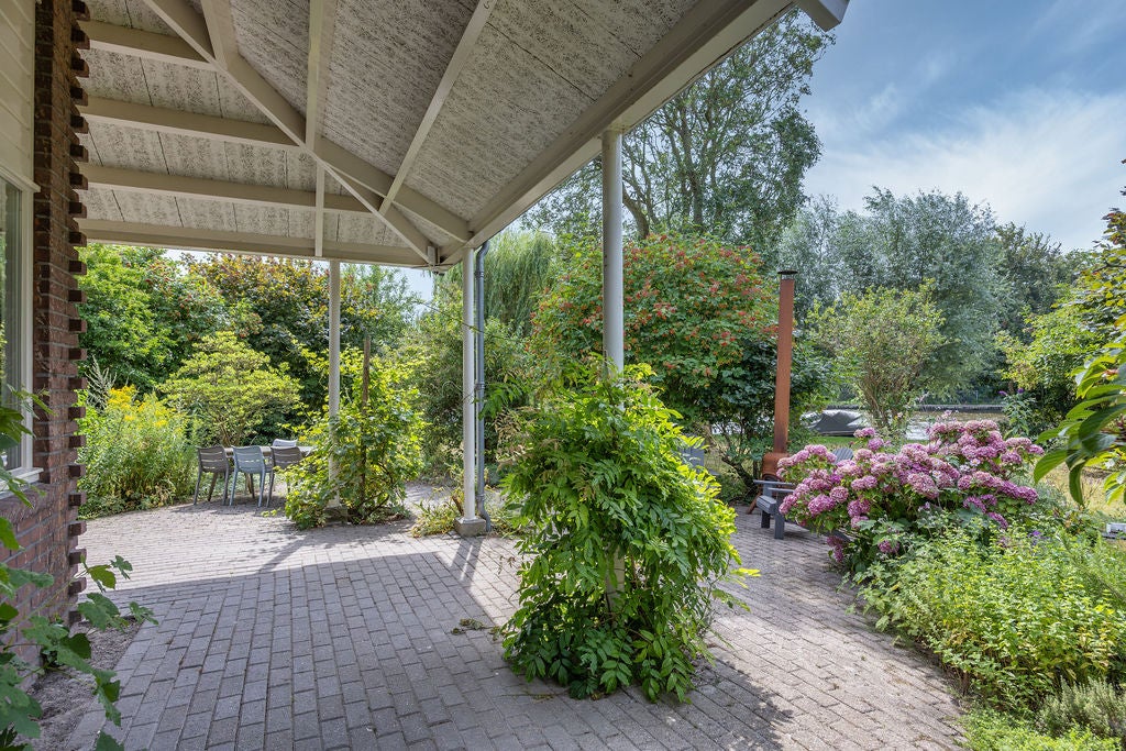 Vrijstaande woning te koop: Kruiswater 8, Sneek