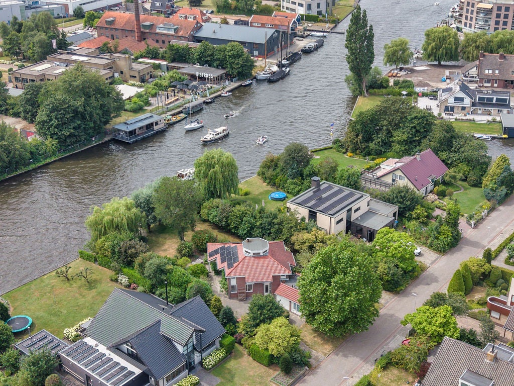 Vrijstaande woning te koop: Kruiswater 8, Sneek