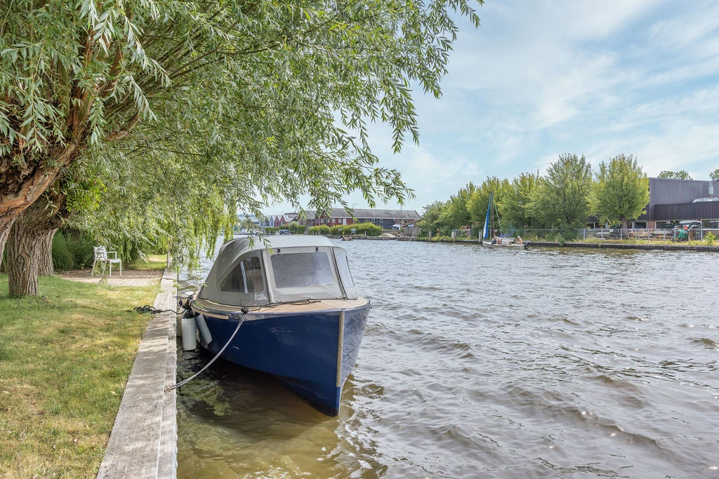 Vrijstaande woning te koop: Kruiswater 8, Sneek
