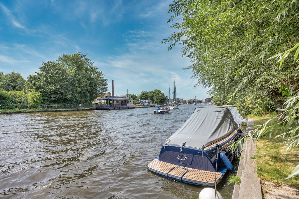 Vrijstaande woning te koop: Kruiswater 8, Sneek