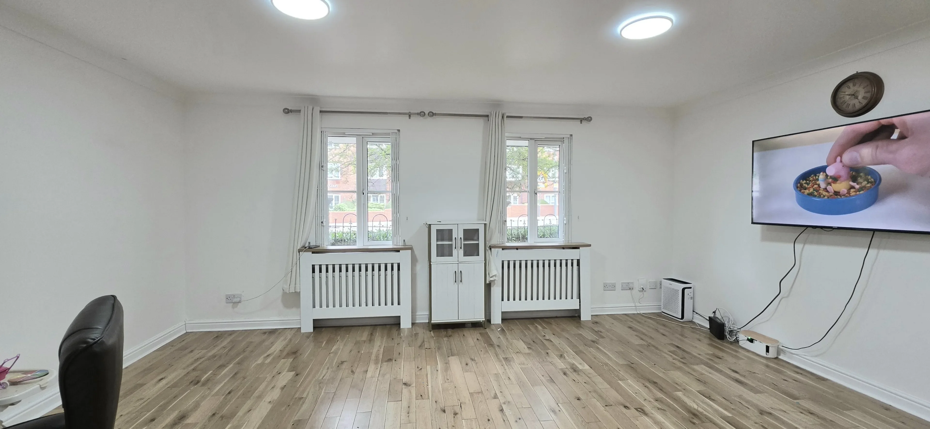 Flat Sheepcote Road in Greater London