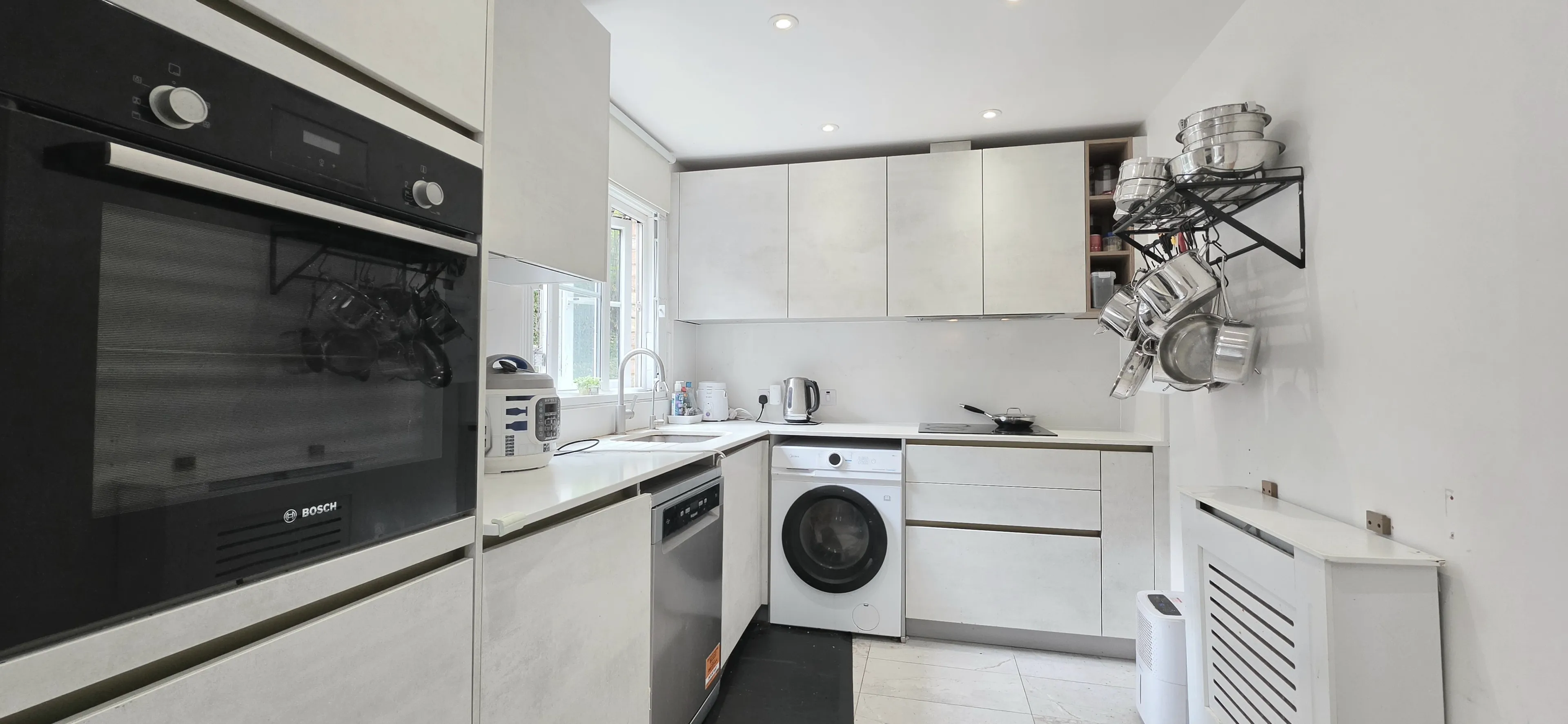 Flat Sheepcote Road in Greater London