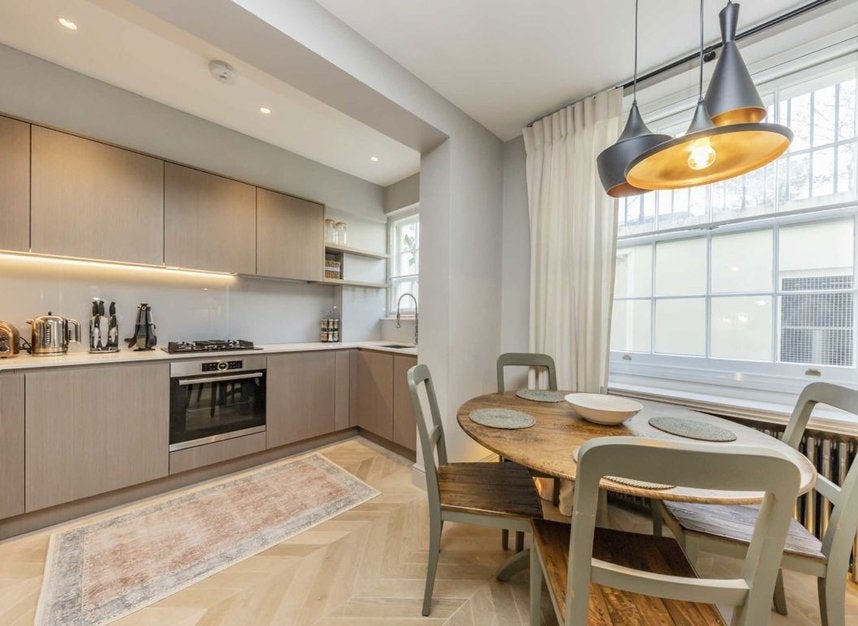 Flat Belgrave Road in City of Westminster