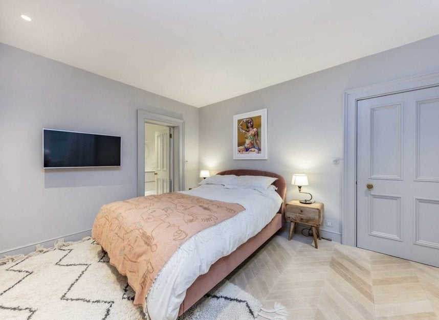 Flat Belgrave Road in City of Westminster