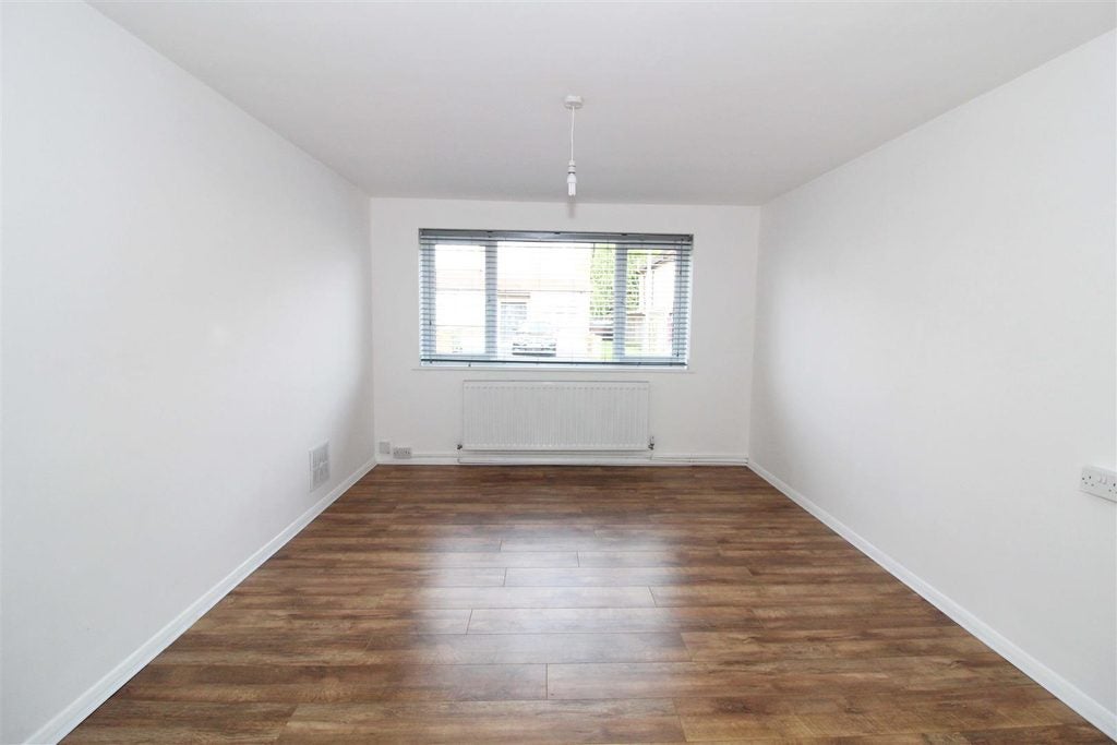 Flat Hilldale Road in Greater London