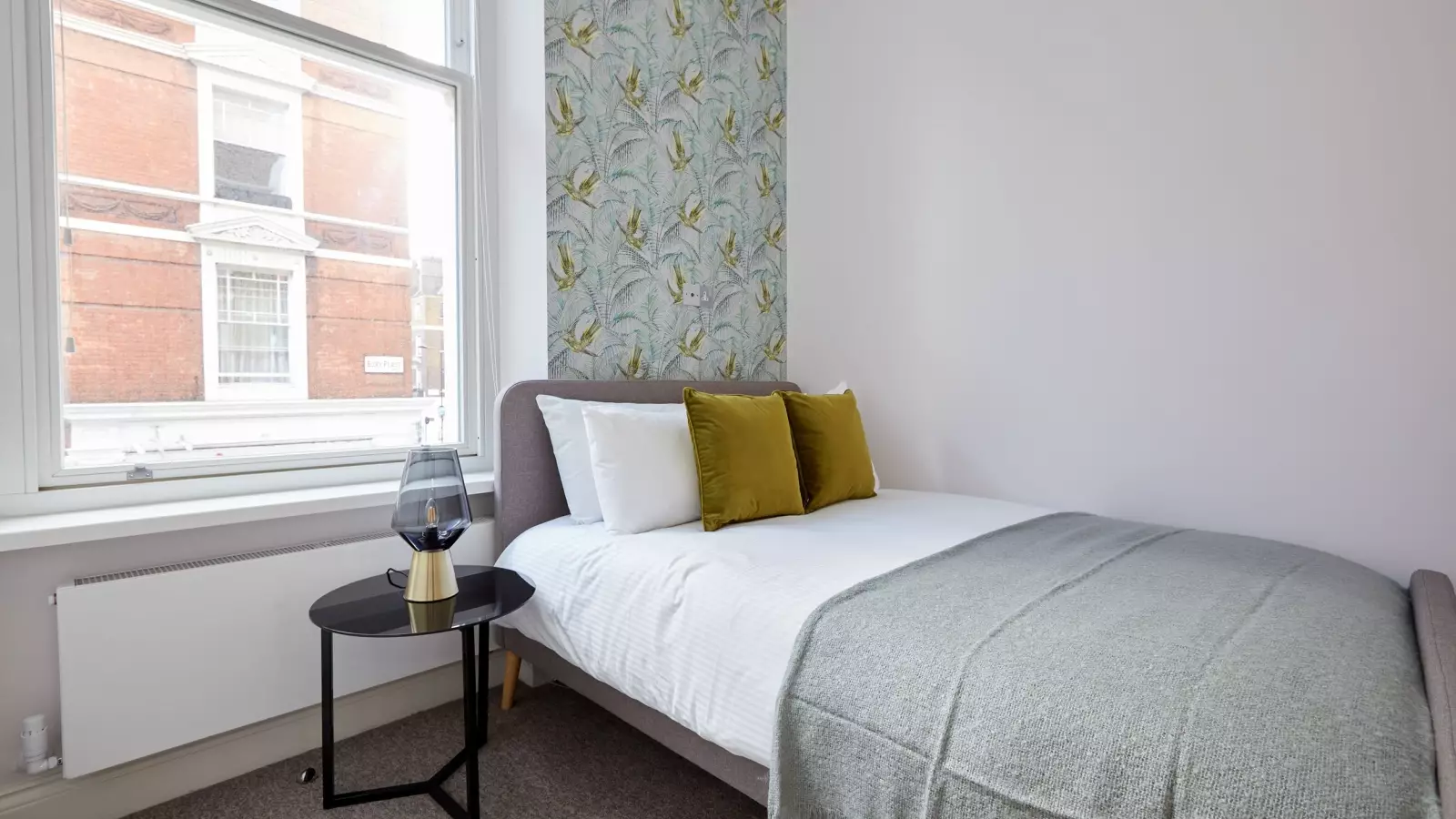 Flat Bury Place in Greater London