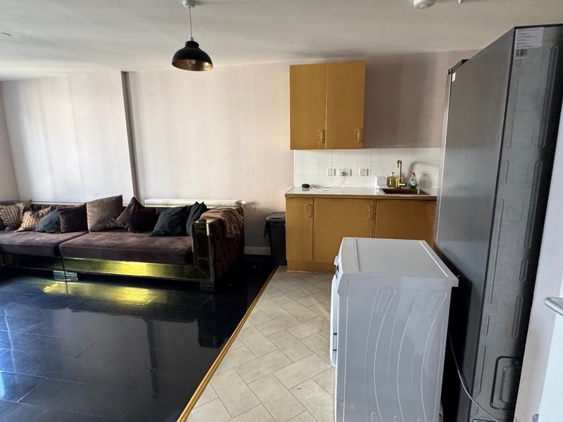 Room Jupp Road West in Greater London