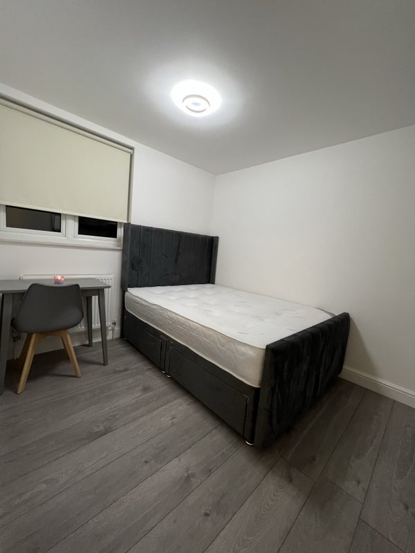 Room Listowel Close in Greater London