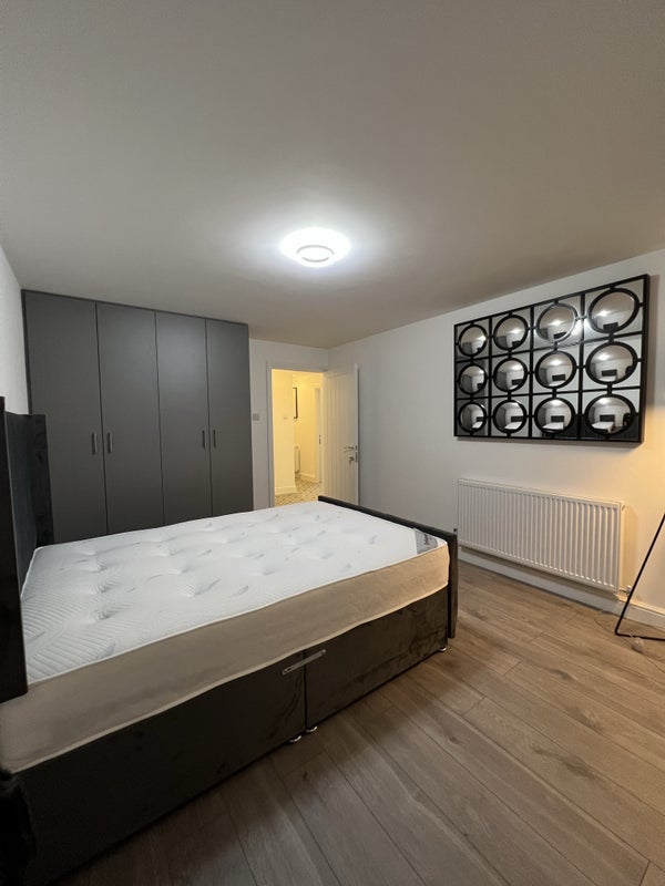 Room Listowel Close in Greater London