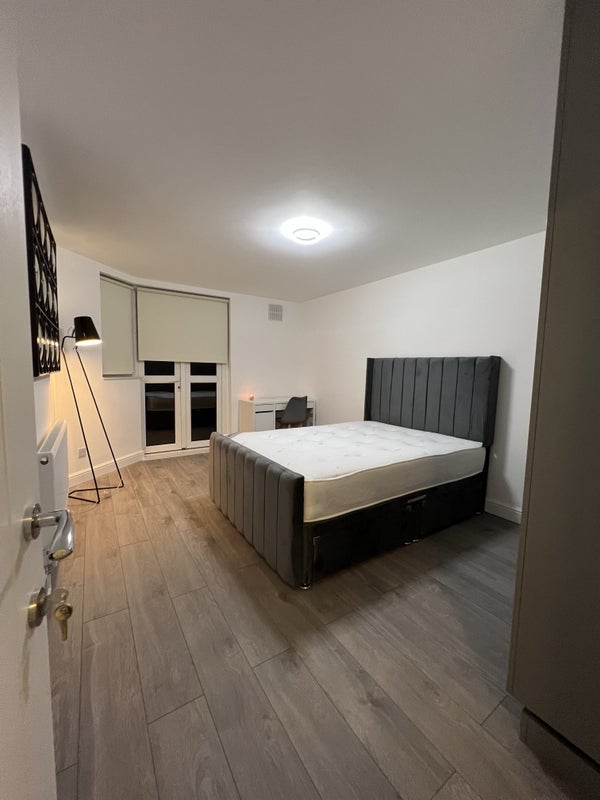 Room Listowel Close in Greater London
