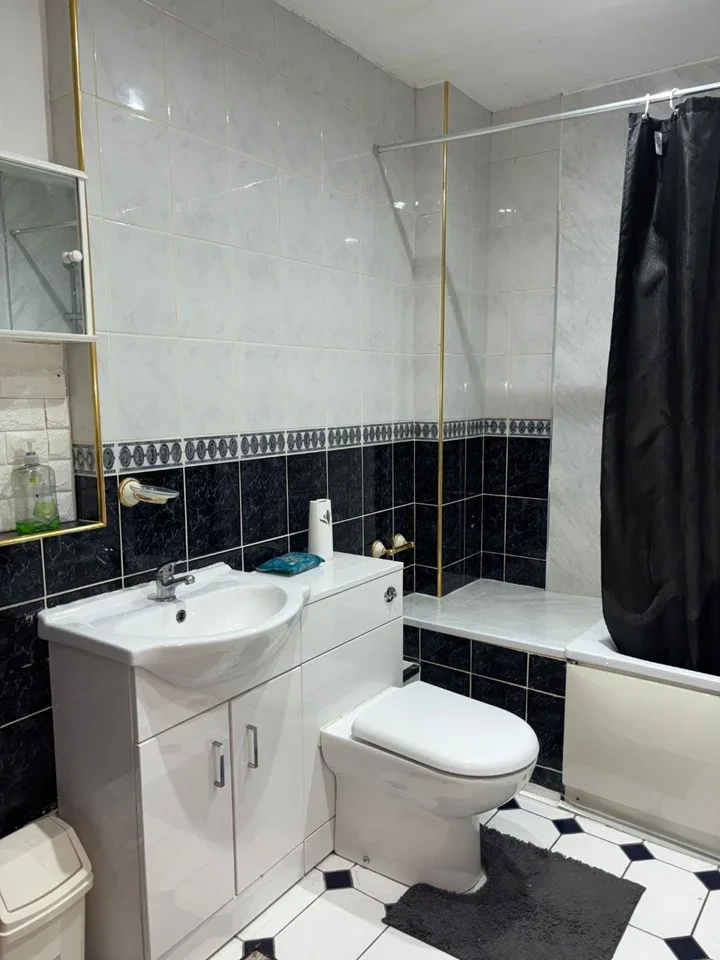 Room Tomswood Hill in Greater London