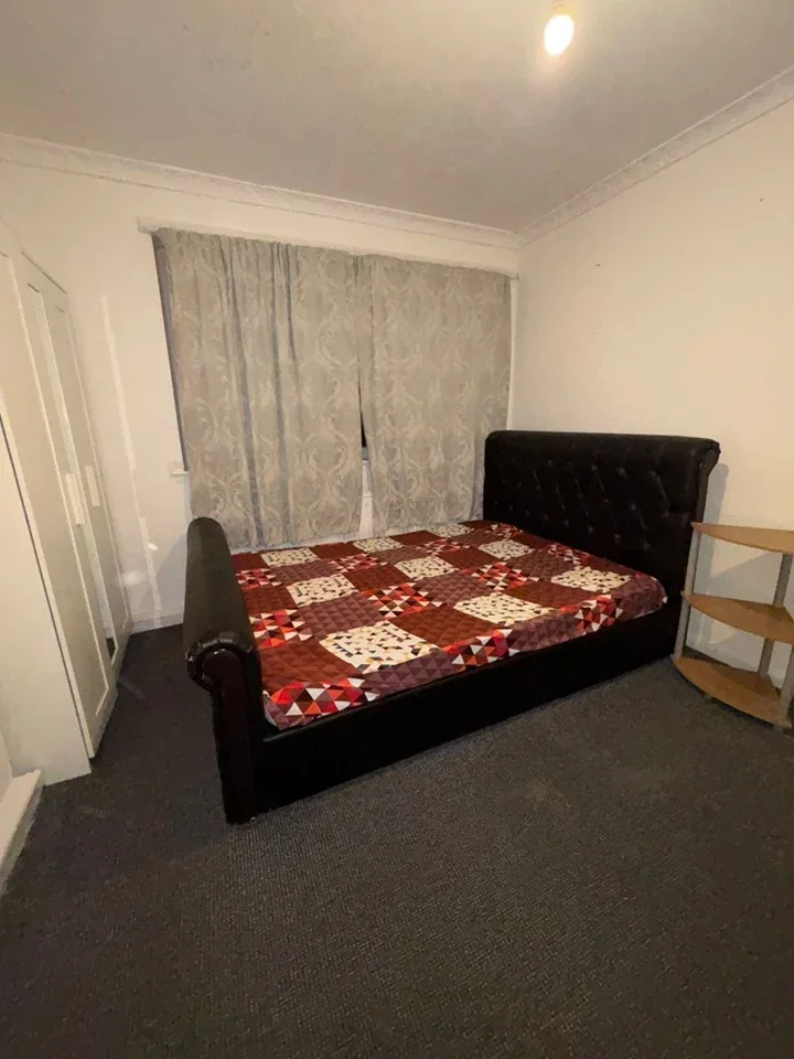 Room Tomswood Hill in Greater London