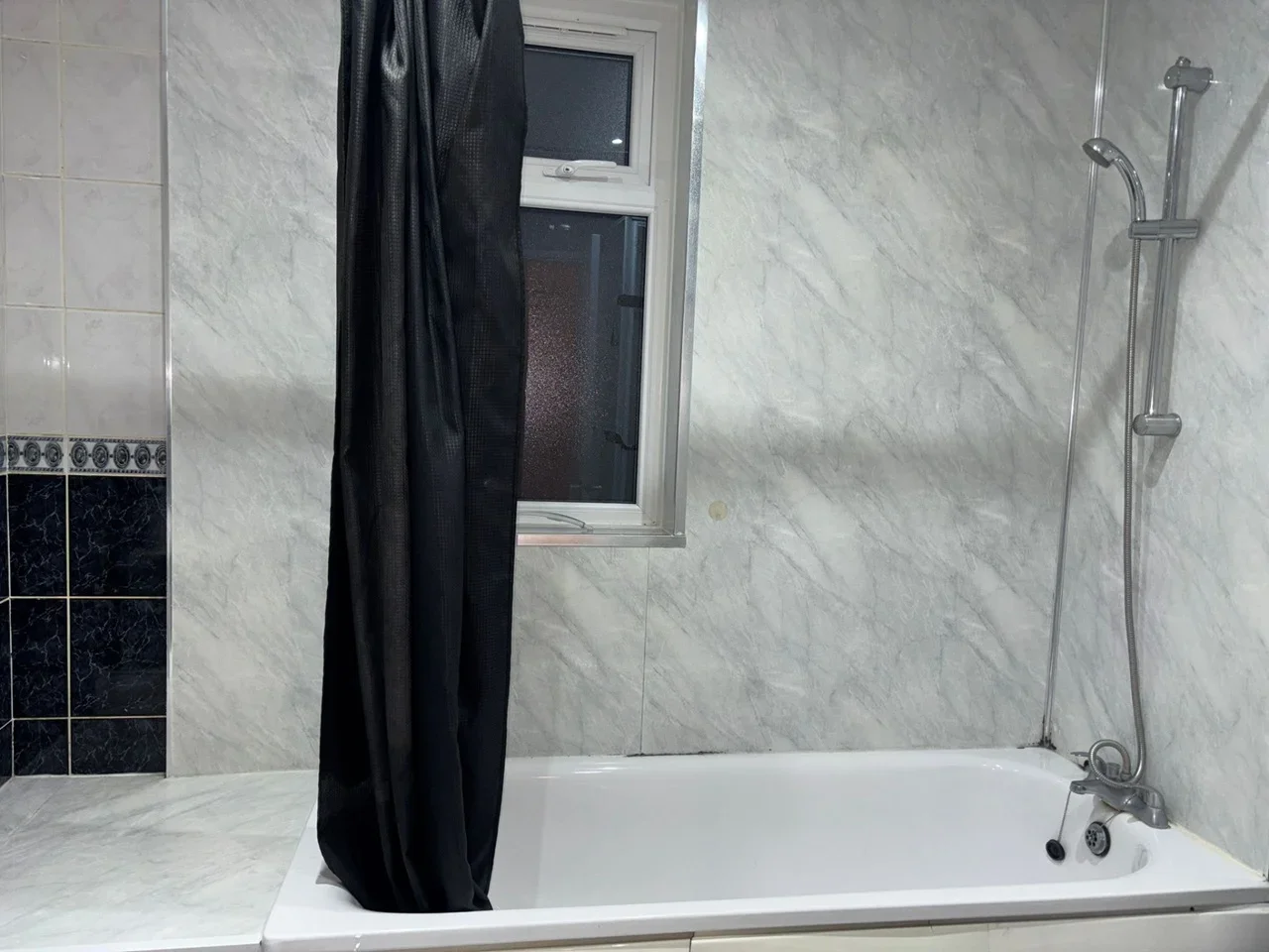 Room Tomswood Hill in Greater London