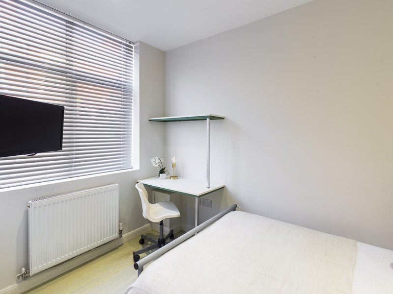 Room Guildford Street in Stoke-on-Trent