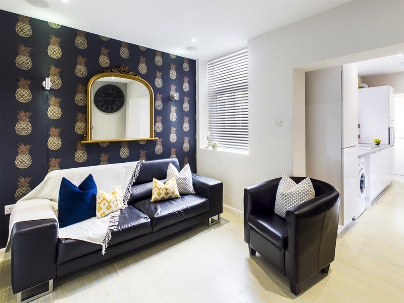 Room Guildford Street in Stoke-on-Trent