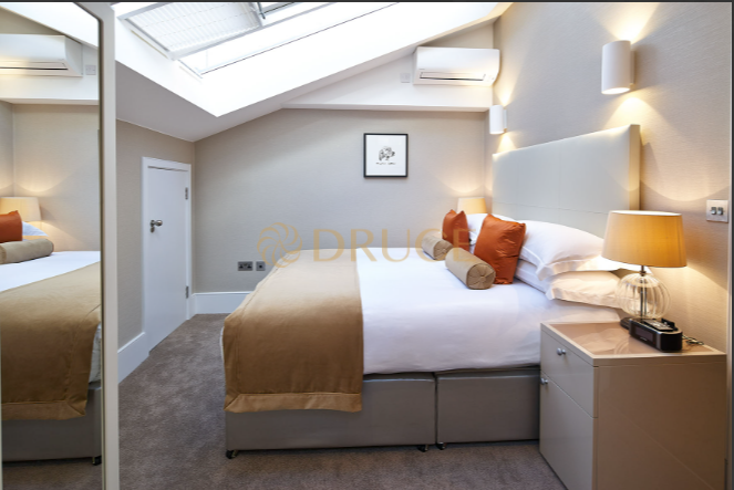 Flat Brompton Road in Greater London