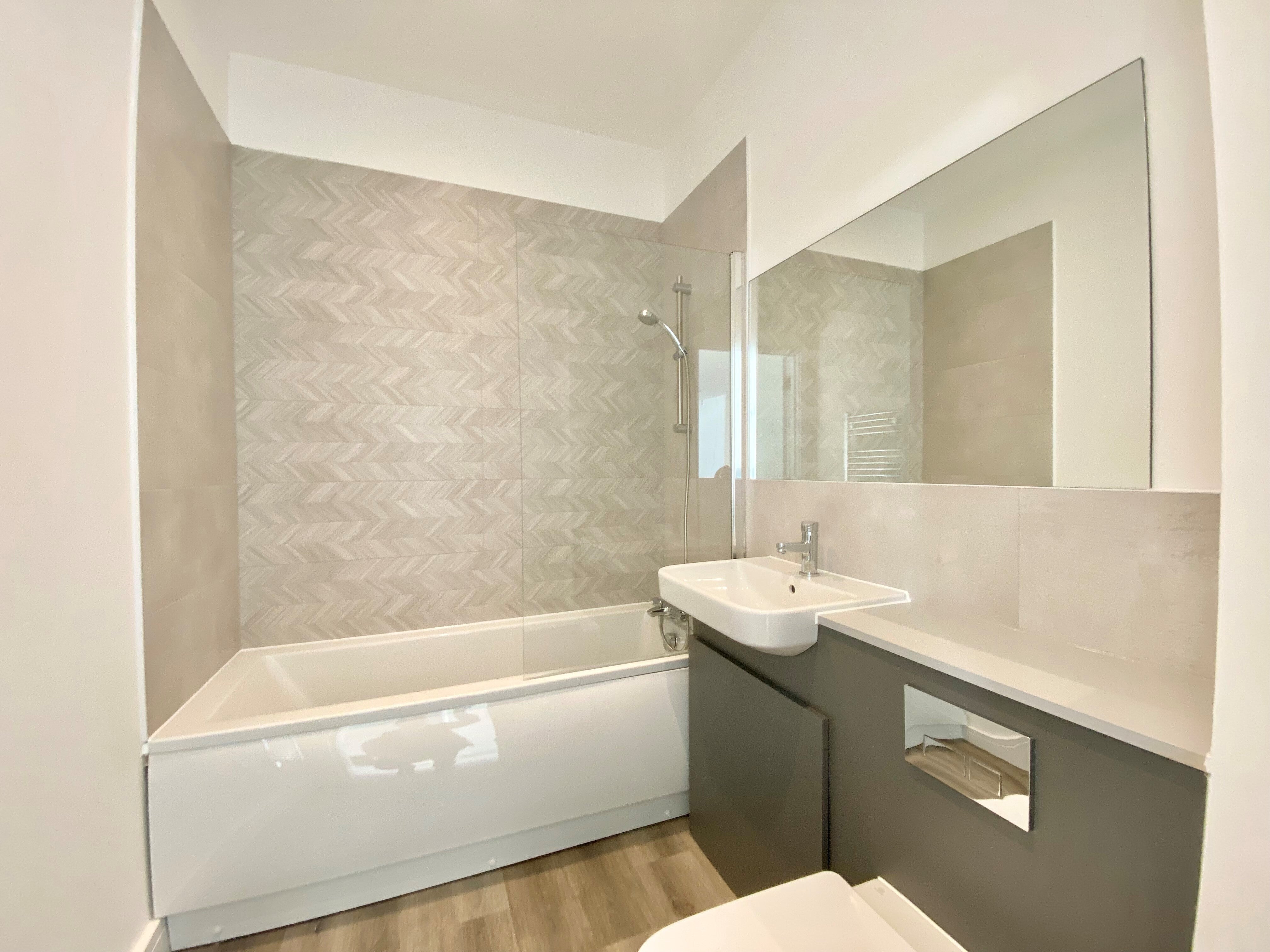 Flat Flamborough Close in Peterborough