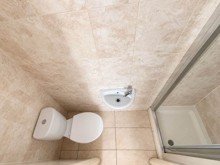 Flat La Rose Lane in Greater London