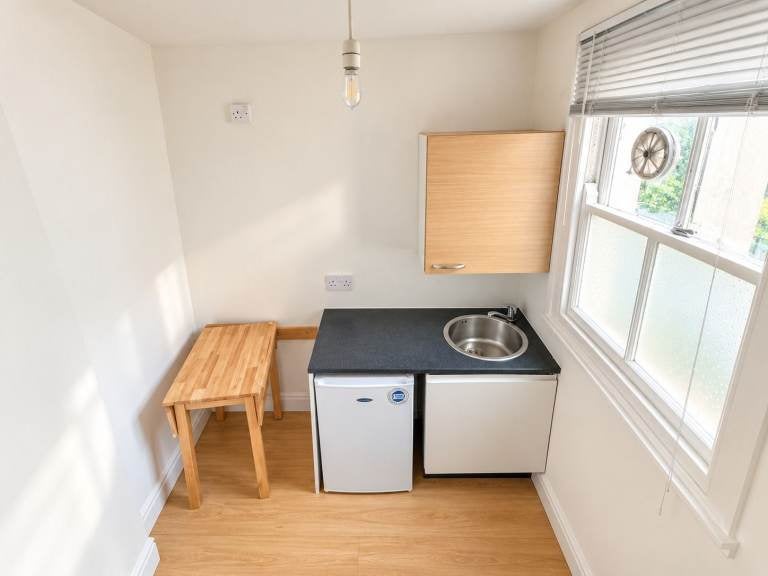 Flat La Rose Lane in Greater London