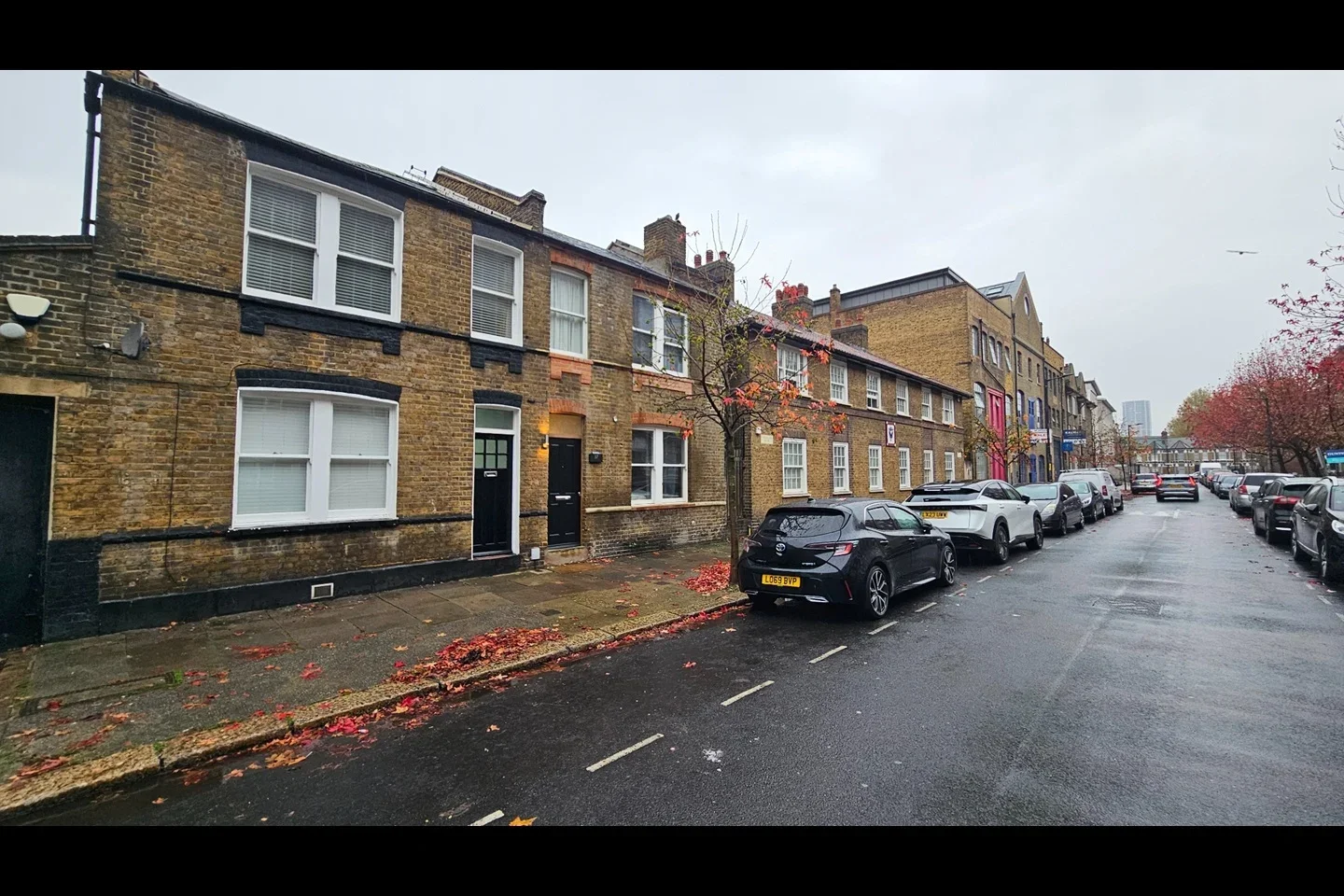 House Queen's Row in Greater London