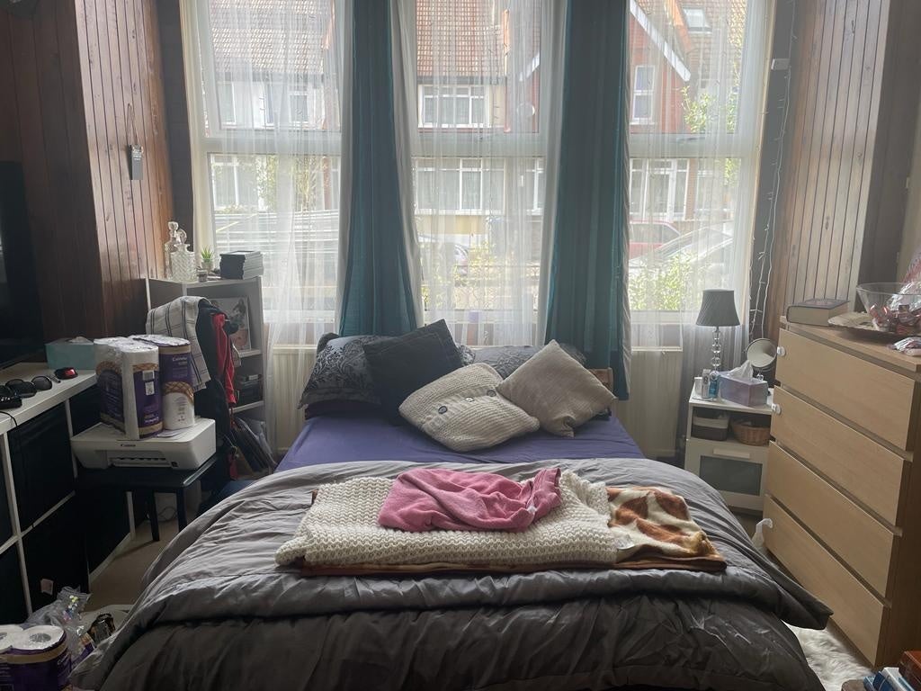 Room Leander Road in Greater London