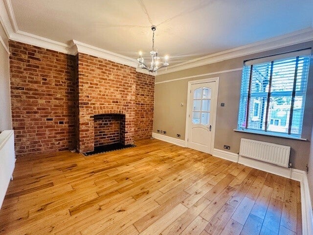 Flat Linnards Lane in Wincham