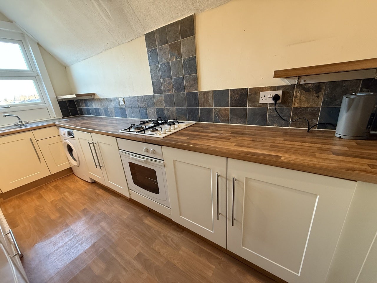 Flat Beckingham Road in Leicester