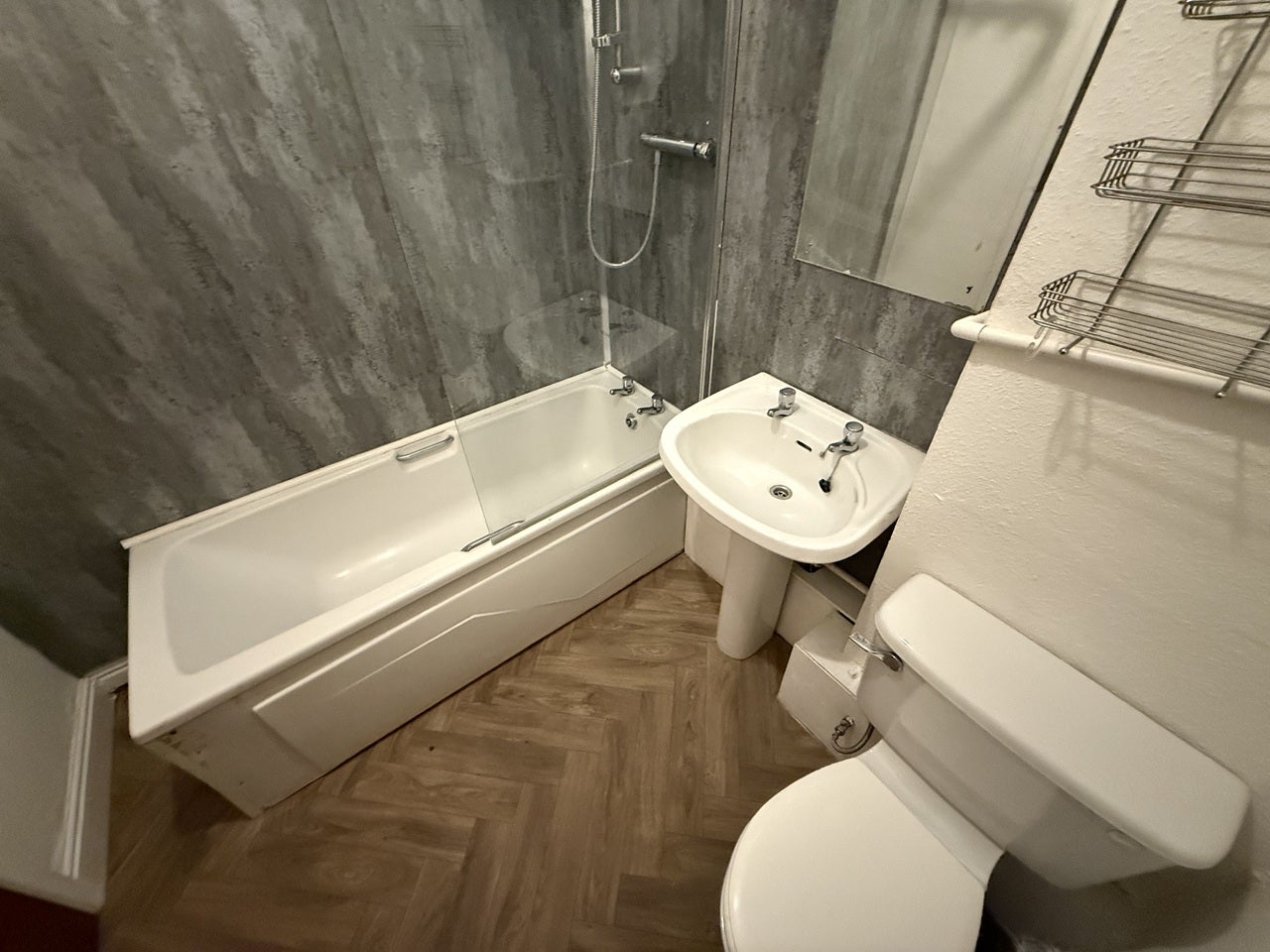 Flat Beckingham Road in Leicester