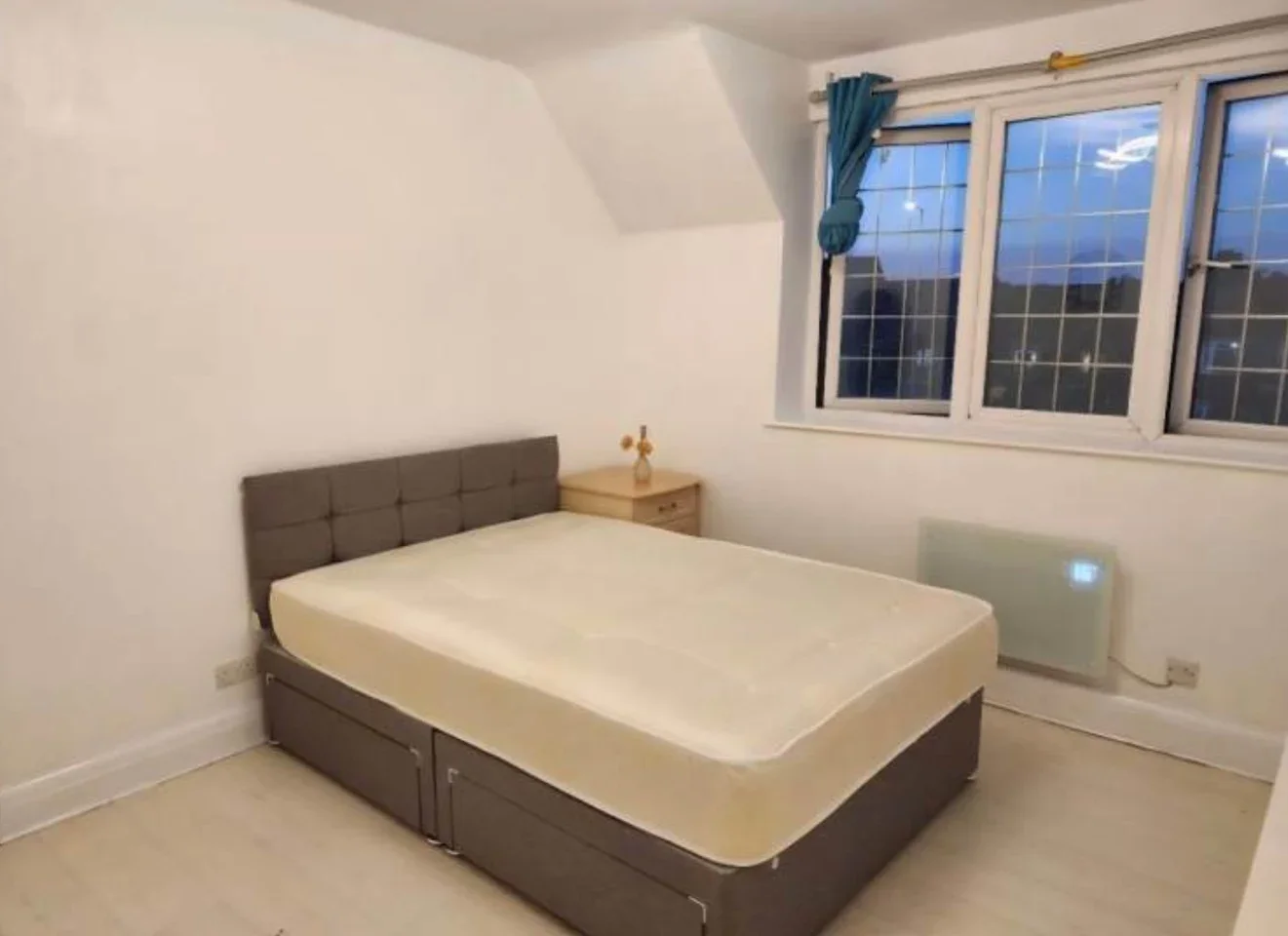 Flat Great West Road in Greater London