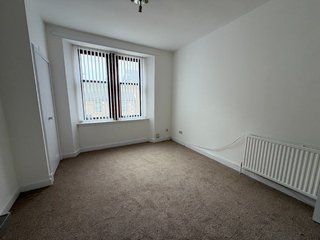 Flat Neilston Road in Paisley