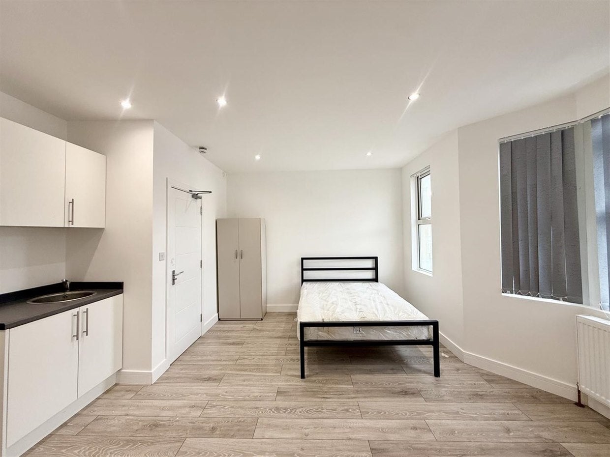Flat Saxon Road in London