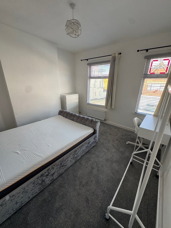 Room Derby Road in Nottingham