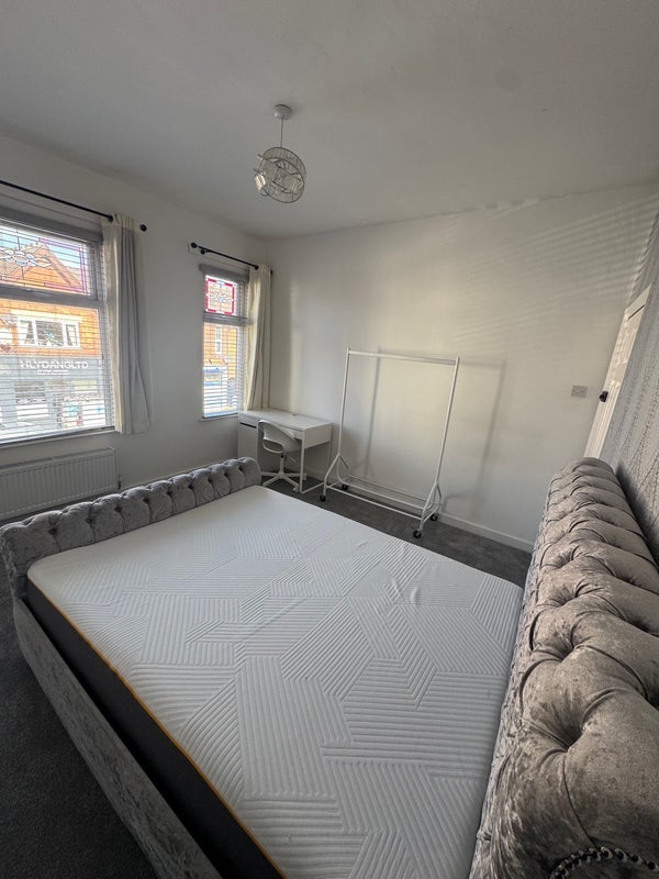 Room Derby Road in Nottingham