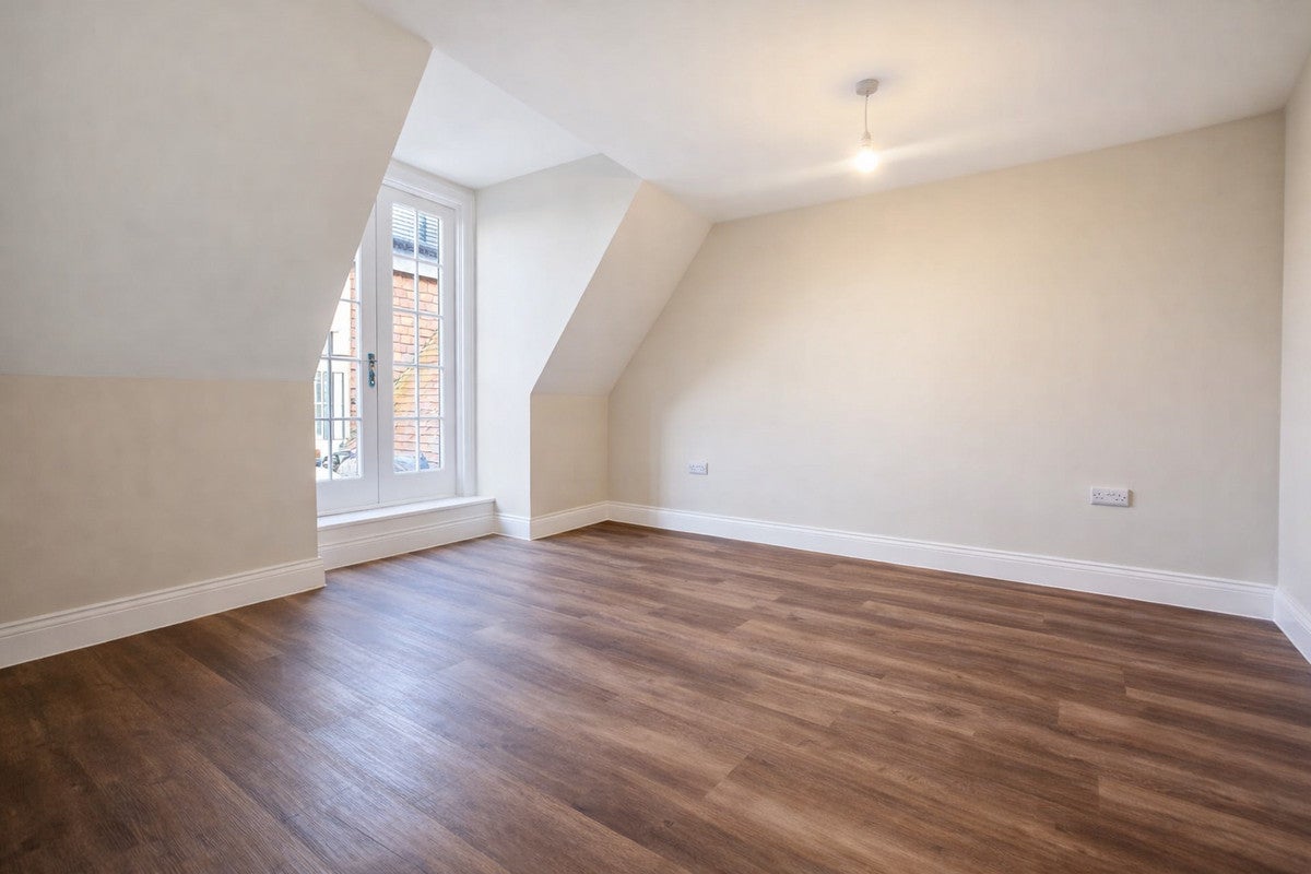 Flat Kent Road in Greater London