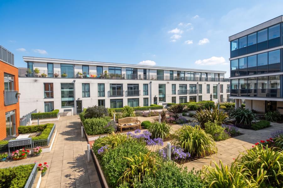 Flat Guildford Road in Borough of Runnymede