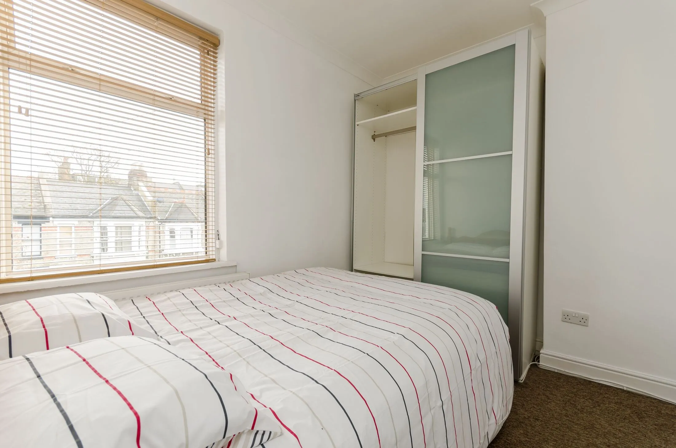Flat Adelaide Grove in Greater London