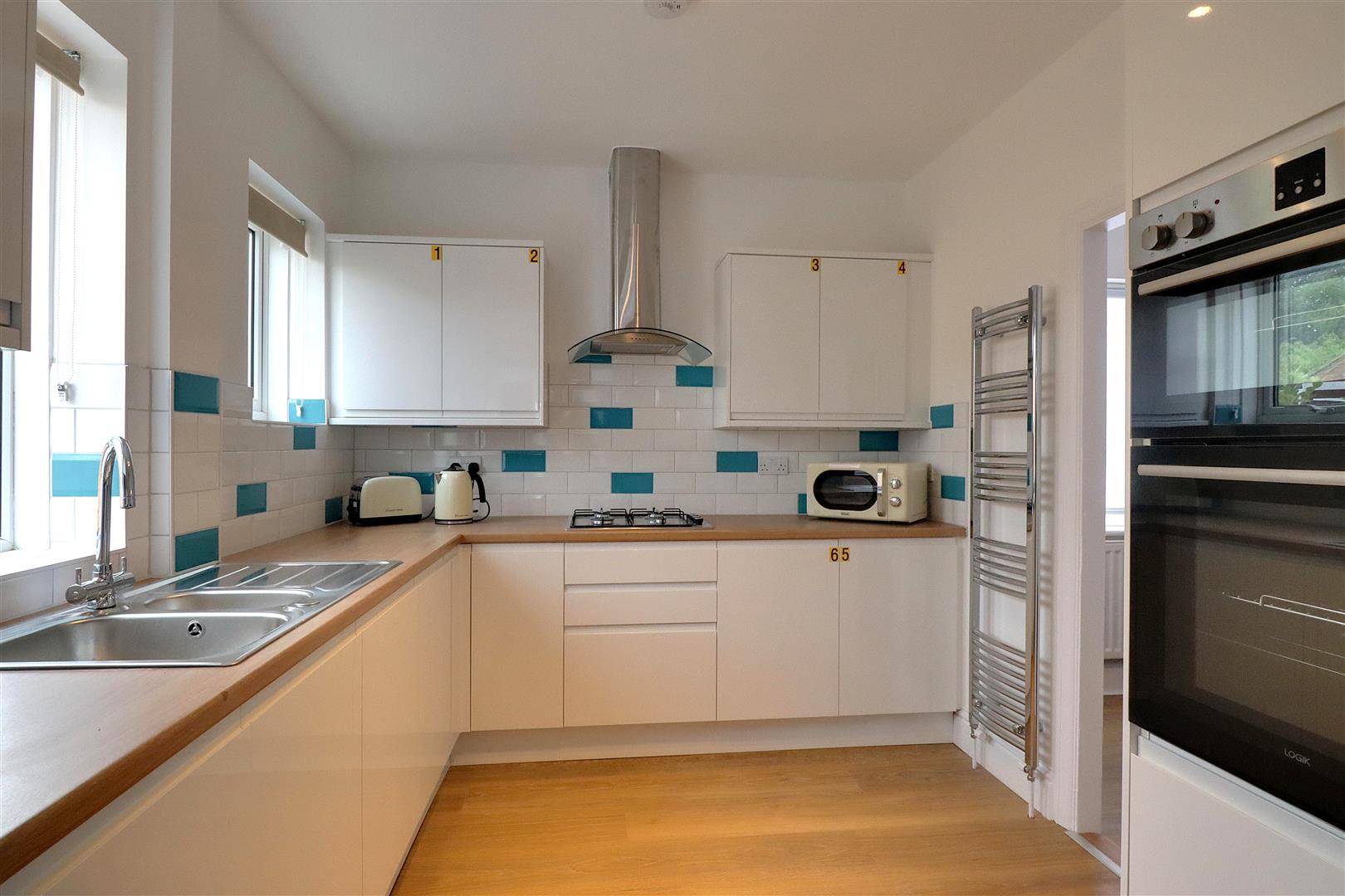 Room Upper Brighton Road in Adur