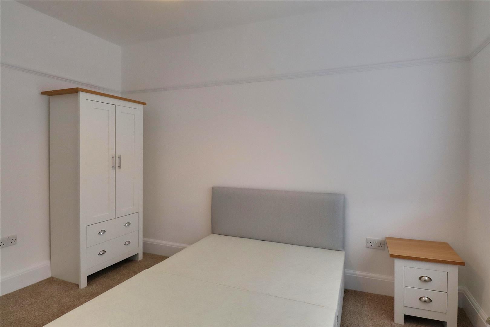 Room Upper Brighton Road in Adur