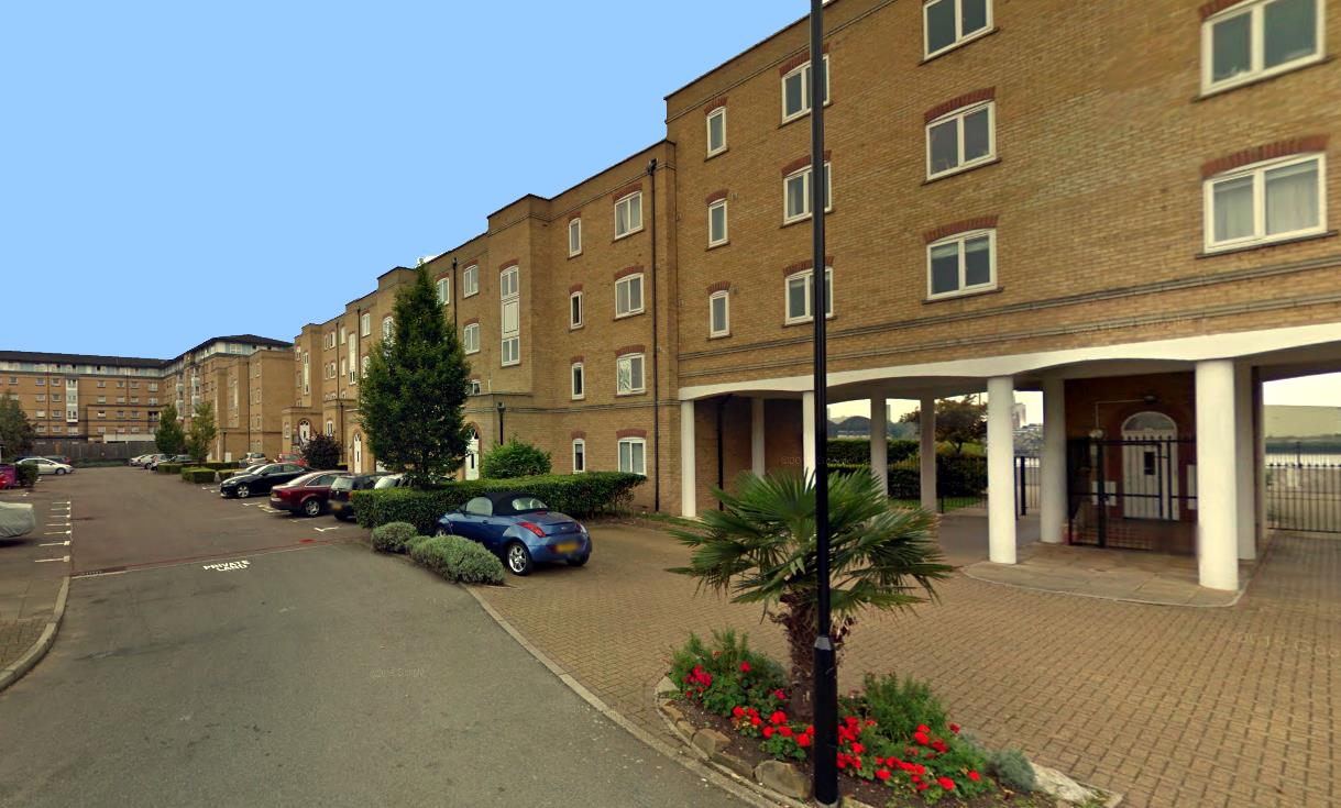 Flat Ferguson Close in Greater London