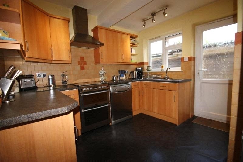Room Albert Road in Borough of Runnymede